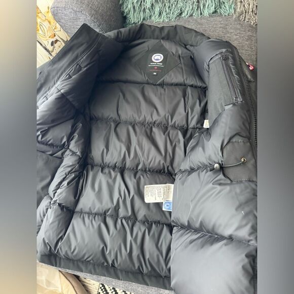 Canada Goose Banff Parka Size Medium - Picture 10 of 16